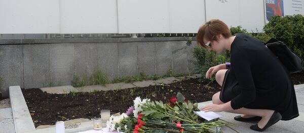 Цветы в память о погибших в Ницце у посольства Франции Цветы в память о погибших в Ницце у посольства Франции - Sputnik Южная Осетия