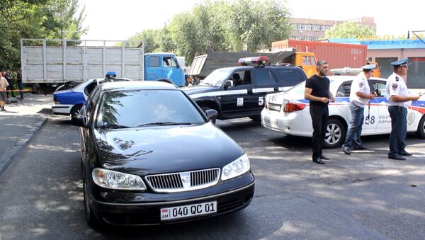 СПУТНИК_Вооруженные люди захватили здание полиции в Ереване. Съемка с места ЧП - Sputnik Южная Осетия