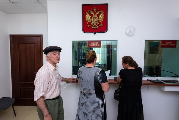 Консульский отдел Посольства России ежедневно принимает около 30 граждан. - Sputnik Южная Осетия