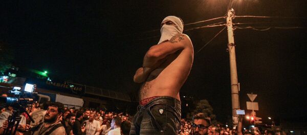 Ситуация близ захваченного в Ереване здания полка полиции - Sputnik Южная Осетия