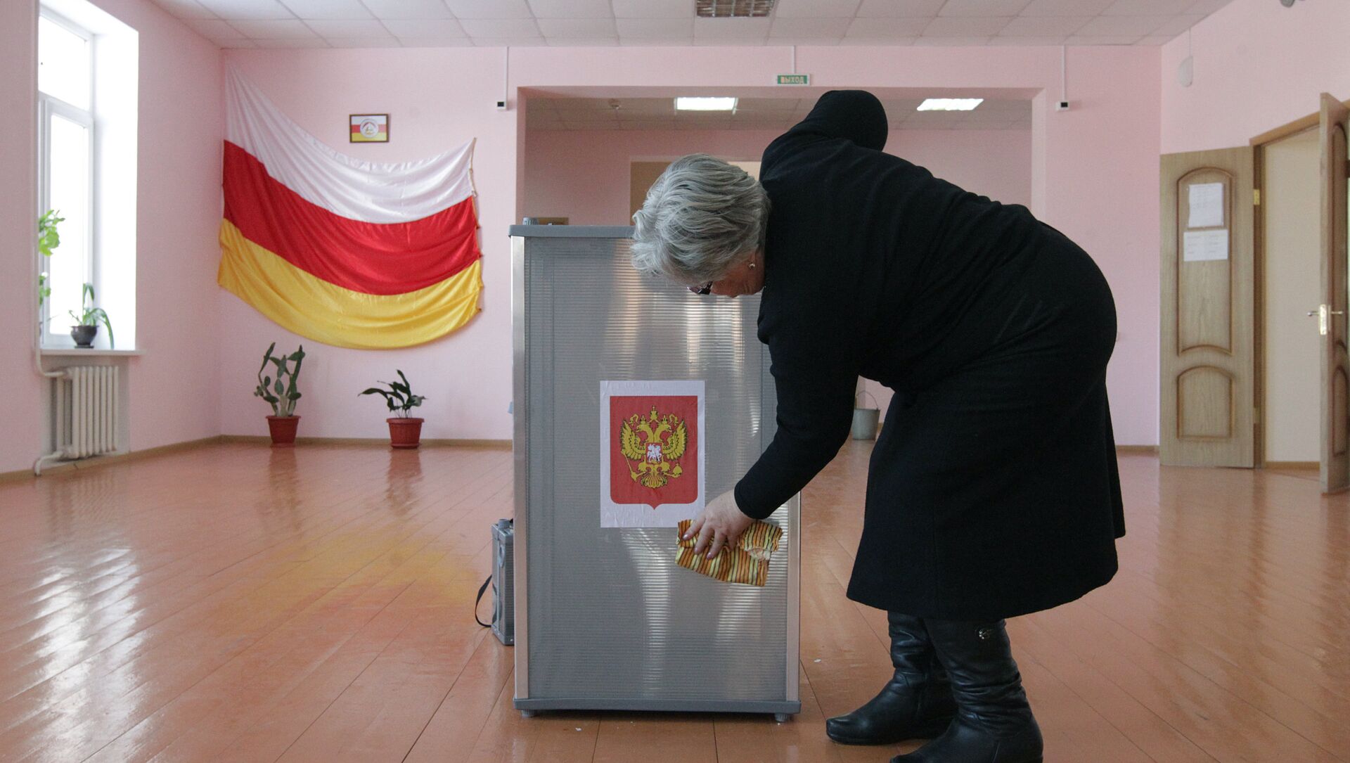 Подготовка избирательных участков к голосованию - Sputnik Южная Осетия, 1920, 31.08.2021