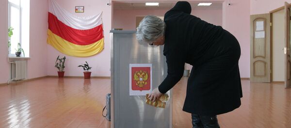 Подготовка избирательных участков к голосованию Подготовка избирательных участков к голосованию - Sputnik Южная Осетия