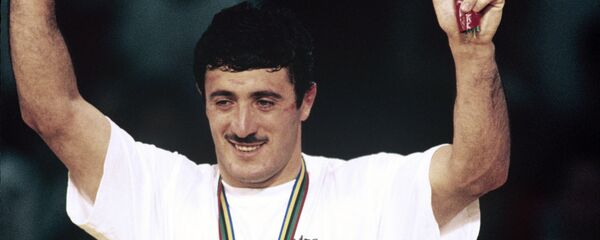 Арсен Фадзаев, Олимпийский чемпион по вольной борьбе, во время награждения Арсен Фадзаев, Олимпийский чемпион по вольной борьбе, во время награждения - Sputnik Южная Осетия