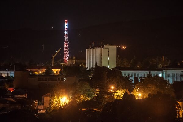 Комплекс правительственных зданий в центре города со своей Эйфелевой башней - Sputnik Южная Осетия