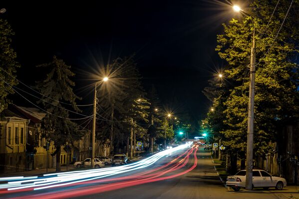 Ночью на улицах намного меньше машин, любители адреналина пользуются этим, чтобы прокатиться с ветерком - Sputnik Южная Осетия