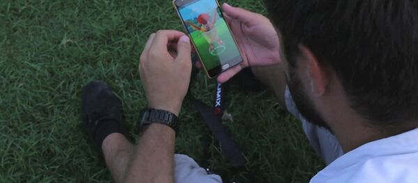 Охотники за покемонами заполнили улицы Нью-Дели после запуска игры в Индии Охотники за покемонами заполнили улицы Нью-Дели после запуска игры в Индии - Sputnik Южная Осетия