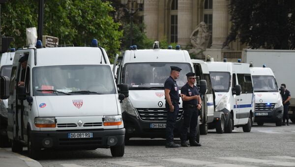 Полицейские на улице Парижа - Sputnik Южная Осетия
