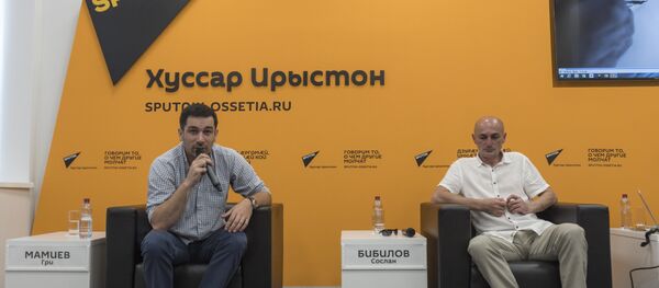 Режиссер картины IRON VANDEE Гри Мамиев и актер Сослан Бибилов Режиссер картины IRON VANDEE Гри Мамиев и актер Сослан Бибилов - Sputnik Южная Осетия