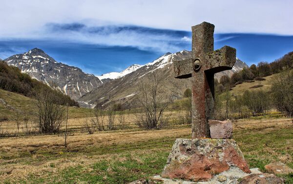 Каменный крест в Морах - Sputnik Южная Осетия