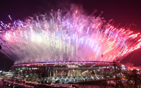 Салют над стадионом Маракана во время церемонии открытия XXXI летних Олимпийских игр - Sputnik Южная Осетия