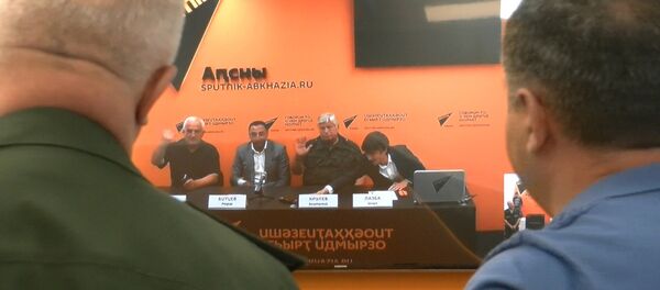 Участники видео-моста Цхинвал-Сухум вспоминали август 2008-го Участники видео-моста Цхинвал-Сухум вспоминали август 2008-го - Sputnik Южная Осетия