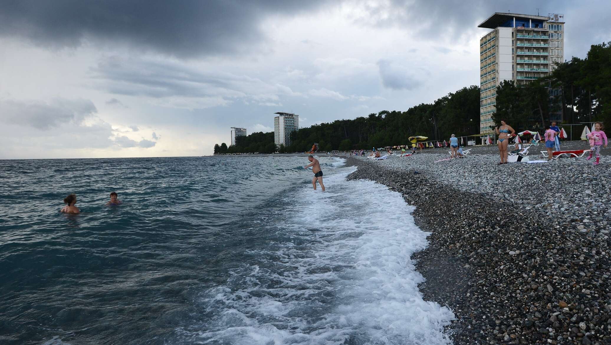 Вода пицунда сейчас. Абхазия Пицунда коронавирус. Южная Осетия пляж. Пицунда въезд. Осетия отдых на море.