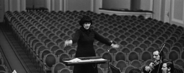 Фыццаг ирон сылгоймаг-дирижер Дудараты Вероникæ - Sputnik Хуссар Ирыстон