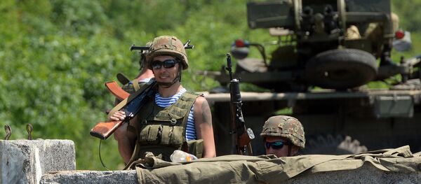 Блокпост украинских военных в населенном пункте Амвросиевка Донецкой области - Sputnik Южная Осетия