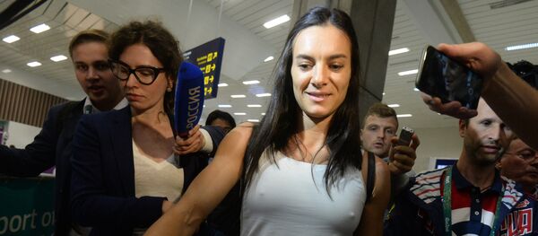 Двукратная олимпийская чемпионка Е. Исинбаева прилетела в Рио-де-Жанейро Двукратная олимпийская чемпионка Е. Исинбаева прилетела в Рио-де-Жанейро - Sputnik Южная Осетия