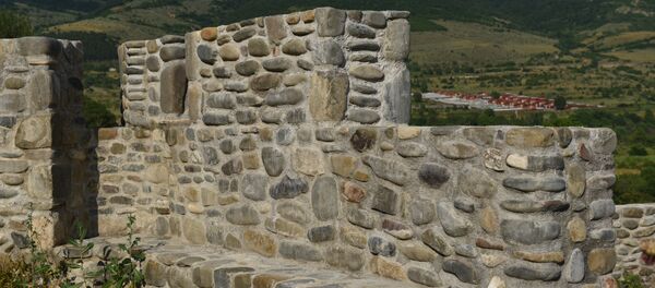 Отреставрированная стена средневековой крепости на окраине Цхинвала - Sputnik Хуссар Ирыстон