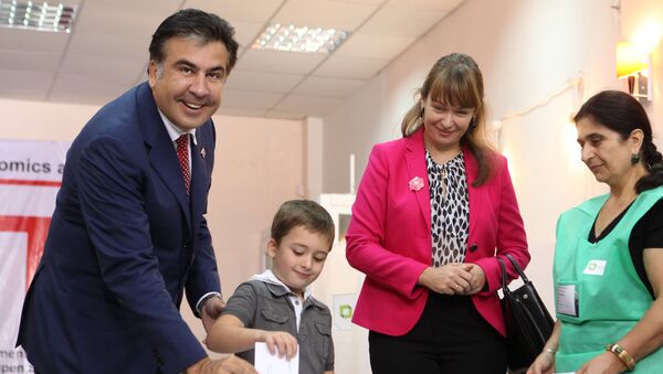Президент Грузии Михаил Саакашвили с супругой Сандрой Рулофс. - Sputnik Южная Осетия
