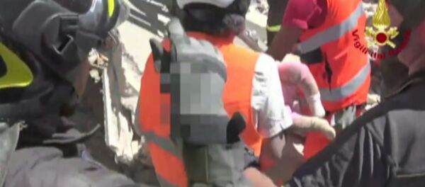 Землетрясение в Италии: первые минуты бедствия и спасение людей из-под завалов - Sputnik Южная Осетия