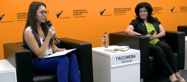 Министр образования Натали Гассиева посетила пресс-центр Sputnik - Sputnik Южная Осетия