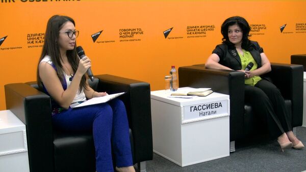 Министр образования Натали Гассиева посетила пресс-центр Sputnik - Sputnik Южная Осетия