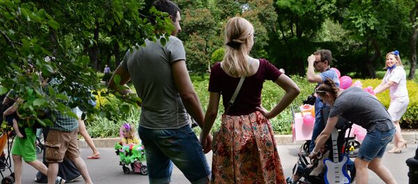 Парад колясок в Парке Горького в Москве - Sputnik Южная Осетия