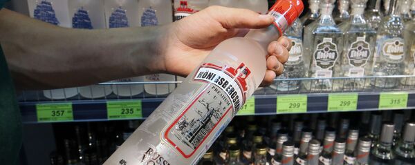 Водка и сигареты в России могут подорожать в два-три раза Водка и сигареты в России могут подорожать в два-три раза - Sputnik Южная Осетия