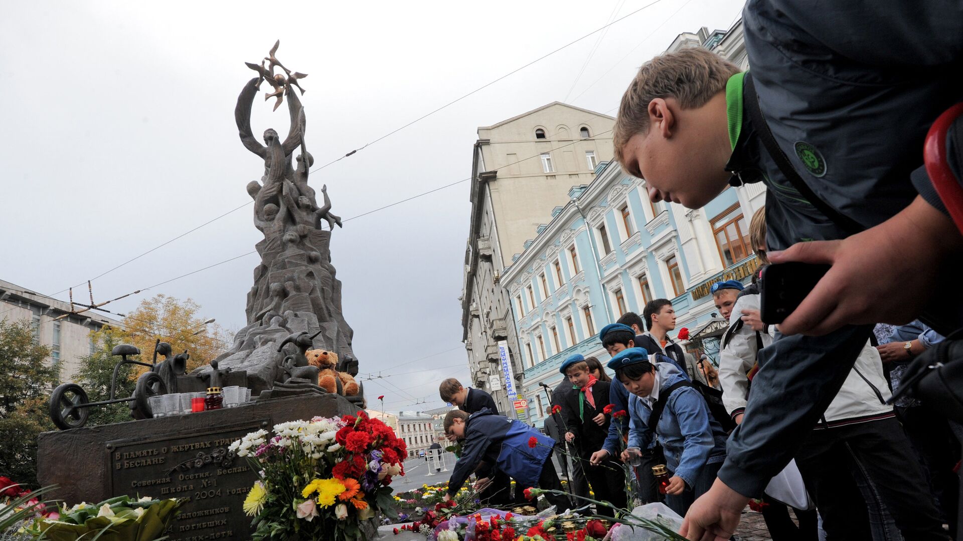 В Москве прошла акция памяти жертв теракта в Беслане - Sputnik Южная Осетия, 1920, 31.08.2022