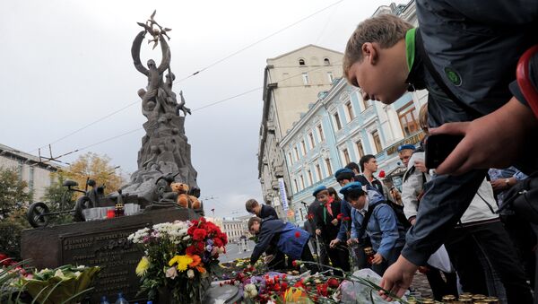 В Москве прошла акция памяти жертв теракта в Беслане - Sputnik Хуссар Ирыстон