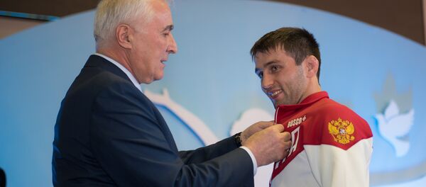 Награждение Сослана Рамонова Орденом Уацамонга Награждение Сослана Рамонова Орденом Уацамонга - Sputnik Южная Осетия