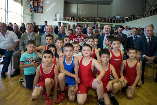 И напоследок фото на память с будущими олимпийскими чемпионами. - Sputnik Южная Осетия