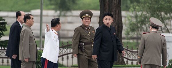 Первый секретарь Центрального комитета Трудовой партии Кореи Ким Чен Ын (второй справа) Первый секретарь Центрального комитета Трудовой партии Кореи Ким Чен Ын (второй справа) - Sputnik Южная Осетия