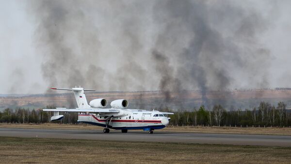 Противопожарный самолёт-амфибия БЕ-200ЧС МЧС России - Sputnik Южная Осетия