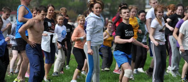 Горожане принимают участие в спортивной тренировке Горожане принимают участие в спортивной тренировке - Sputnik Южная Осетия