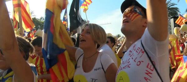 Тысячи барселонцев пели и танцевали на акции за независимость Каталонии Тысячи барселонцев пели и танцевали на акции за независимость Каталонии - Sputnik Южная Осетия