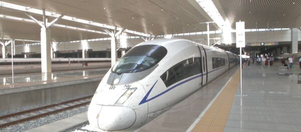 Самый быстрый серийный пассажирский поезд в мире отправился в первый рейс Самый быстрый серийный пассажирский поезд в мире отправился в первый рейс - Sputnik Южная Осетия