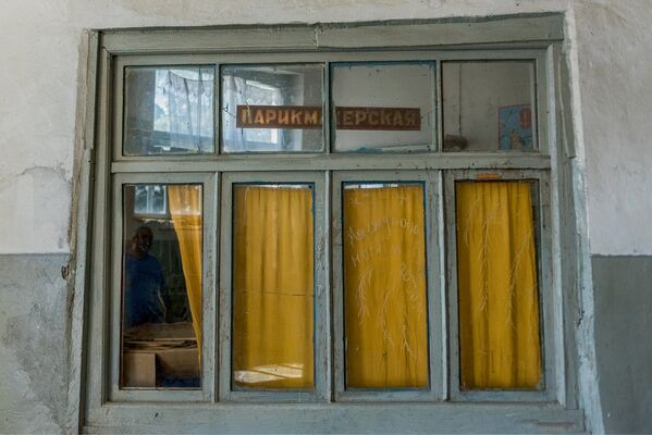 Самая старая парикмахерская в Цхинвале. Здесь много лет работал парикмахер Авто. - Sputnik Южная Осетия