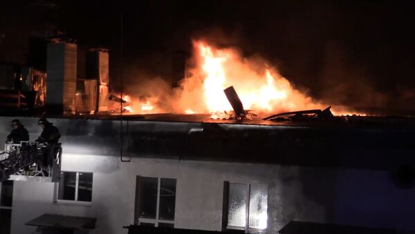 Спасатели МЧС тушили крупный пожар на складе в Москве. Кадры с места ЧП - Sputnik Южная Осетия
