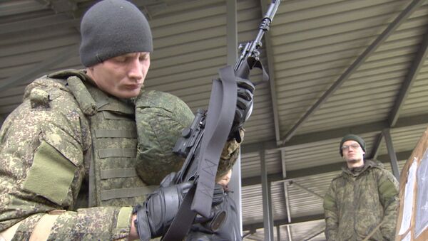 Военные ВС РФ испытали автоматы Калашникова и экипировку Ратник в Алабино - Sputnik Южная Осетия