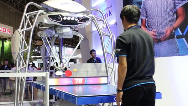 Робот для конвейеров мастерски сыграл в пинг-понг на выставке в Японии - Sputnik Южная Осетия