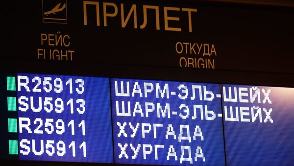 Табло с информацией о прилётах в аэропорту Шереметьево в Москве. - Sputnik Южная Осетия