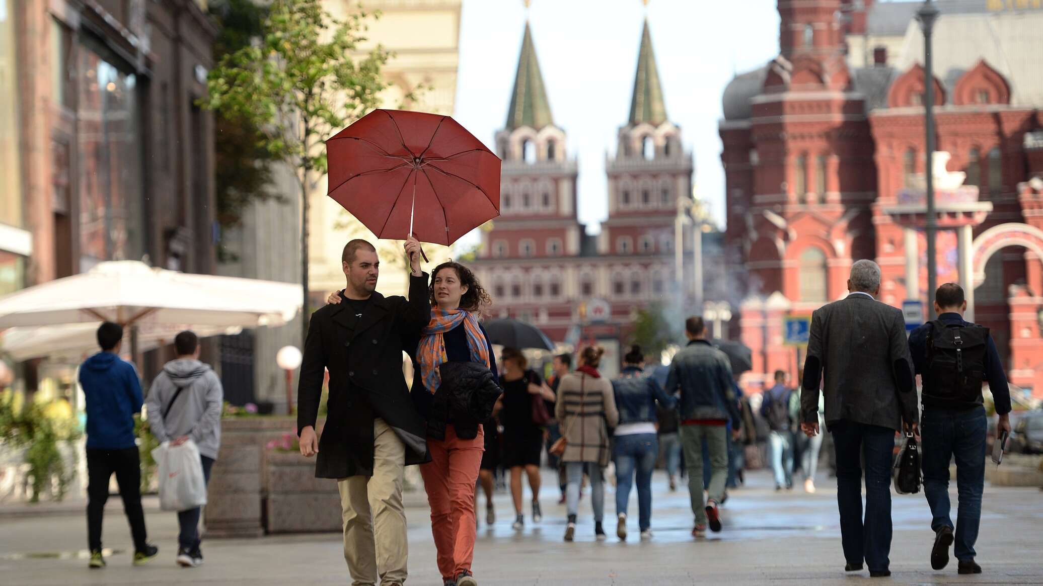 Народ на улицах москвы