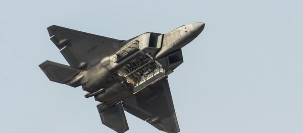 Истребитель F-22 ВВС США Истребитель F-22 ВВС США - Sputnik Южная Осетия