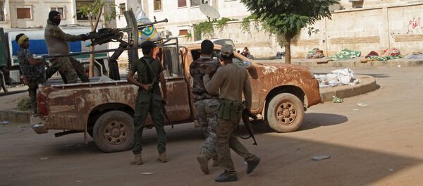 Бойцы сирийского ополчения в районе квартала 1070 на юго-западе Алеппо - Sputnik Южная Осетия