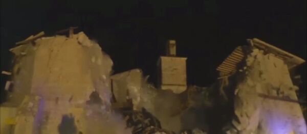 Церковь XV века обрушилась во время землетрясения в Италии. Кадры инцидента - Sputnik Южная Осетия