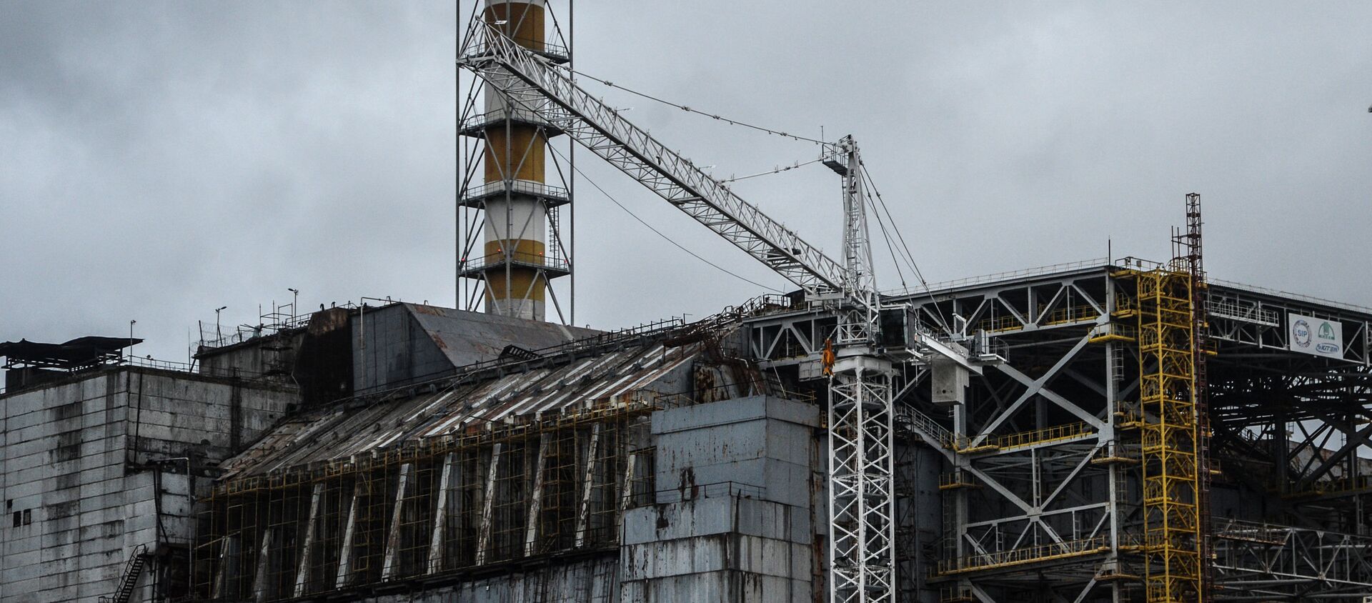 Саркофаг над четвертым энергоблоком Чернобыльской АЭС - Sputnik Южная Осетия, 1920, 23.04.2021