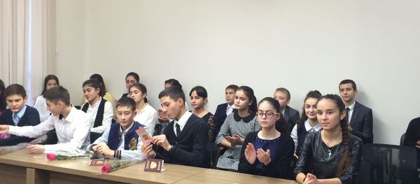 Более пятидесяти школьников в Северной Осетии получили паспорта в День Народного единства. Более пятидесяти школьников в Северной Осетии получили паспорта в День Народного единства. - Sputnik Хуссар Ирыстон