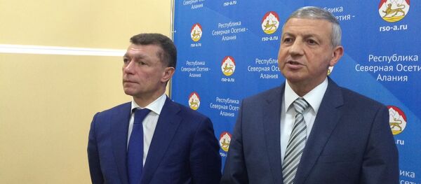 Глава РСО-Алания Вячеслав Битаров и Министр труда РФ Максим Топилин - Sputnik Хуссар Ирыстон