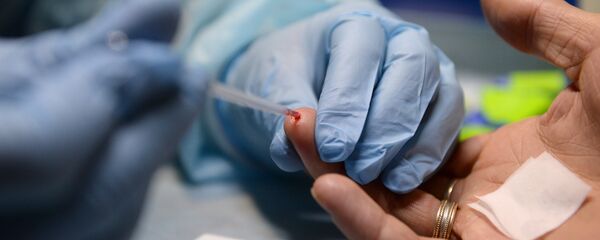 Мобильный пункт Свердловского областного центра профилактики и лечения ВИЧ-инфекции - Sputnik Южная Осетия