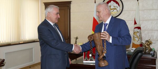 Леонид Тибилов и Тамерлан Агузаров - Sputnik Южная Осетия