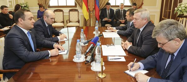 Встреча посла РЮО в РФ Гассиева с губернатором Ростовской области Голубевым Встреча посла РЮО в РФ Гассиева с губернатором Ростовской области Голубевым - Sputnik Хуссар Ирыстон